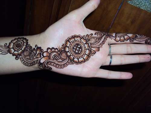 Latest-Mehndi-Designs-For-Eid-Daytimes-27