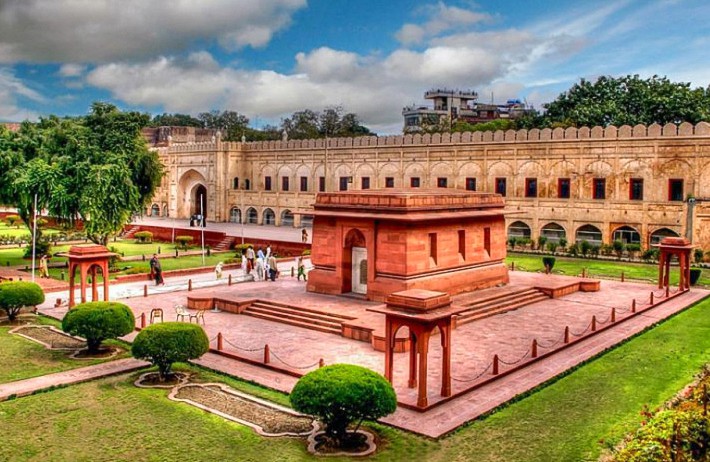 Tomb of Allama Iqbal